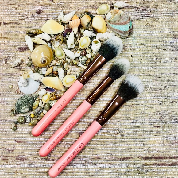LUXIE | Cosmetic Brushes | Original Price $75 - Picture 3 of 9